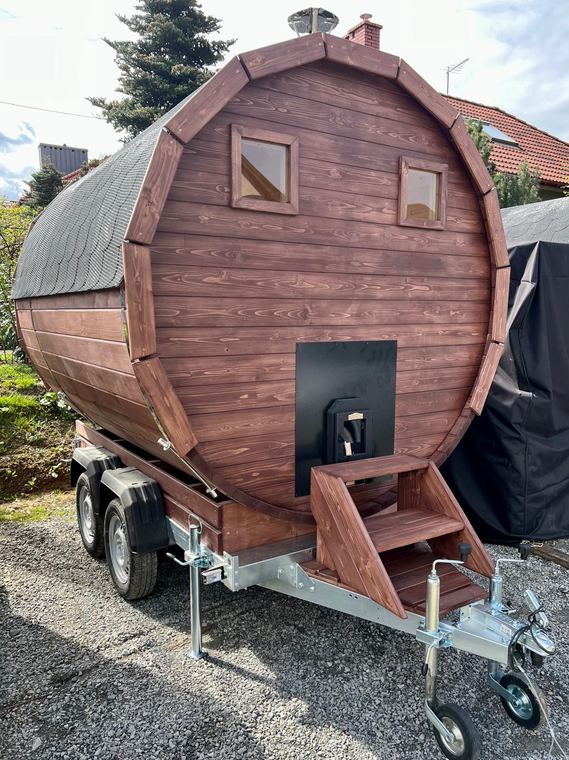 Sauna mobilna w kolorze mahoniu, ze schodkami